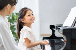 考級訓練與興趣學習比較：孩子學音樂應先考證書，還是先享受上台與練習的每一天才好呢？
